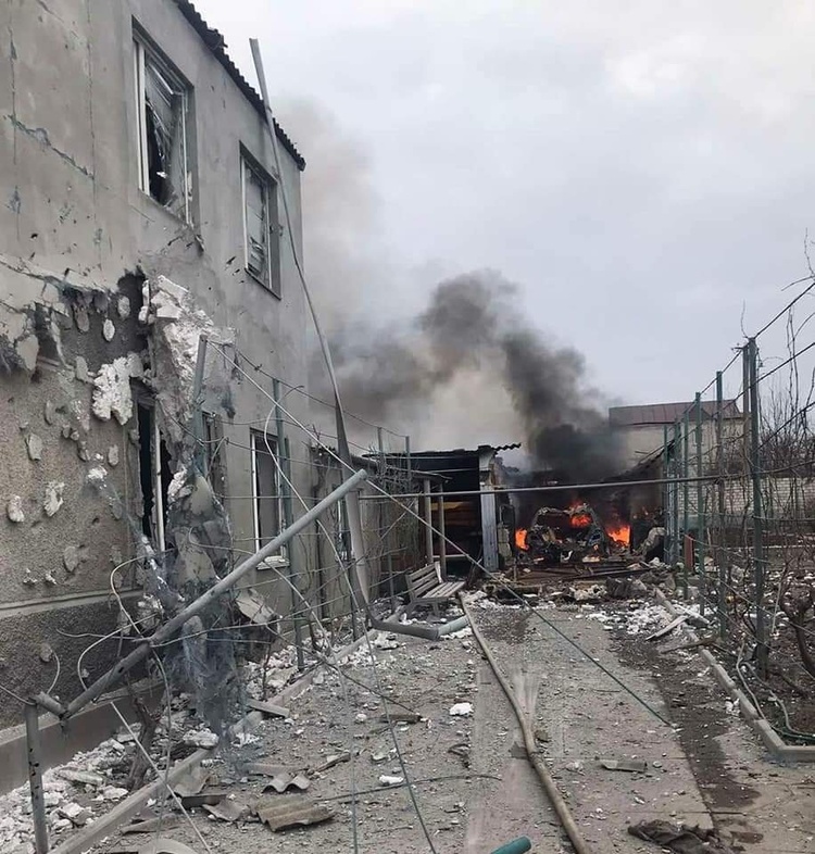 У Миколаєві продовжують ліквідувати наслідки артилерійських обстрілів У Миколаєві продовжують ліквідувати наслідки артилерійських обстрілів