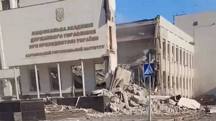 У Харкові зруйновано будівлю Академії держуправління У Харкові зруйновано будівлю Академії держуправління