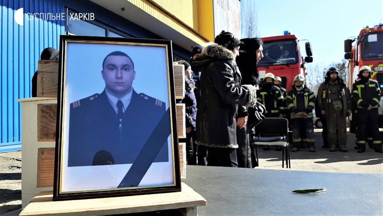 У Харкові попрощалися з рятувальником Олександром Подольським У Харкові попрощалися з рятувальником Олександром Подольським
