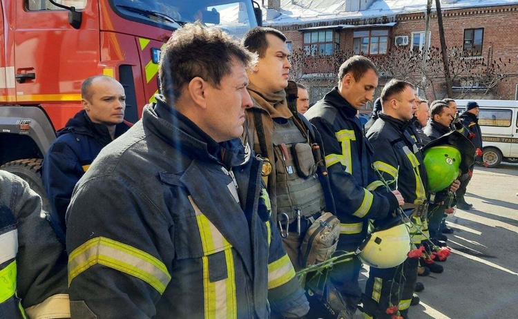 У Харкові попрощалися з рятувальником Олександром Подольським У Харкові попрощалися з рятувальником Олександром Подольським