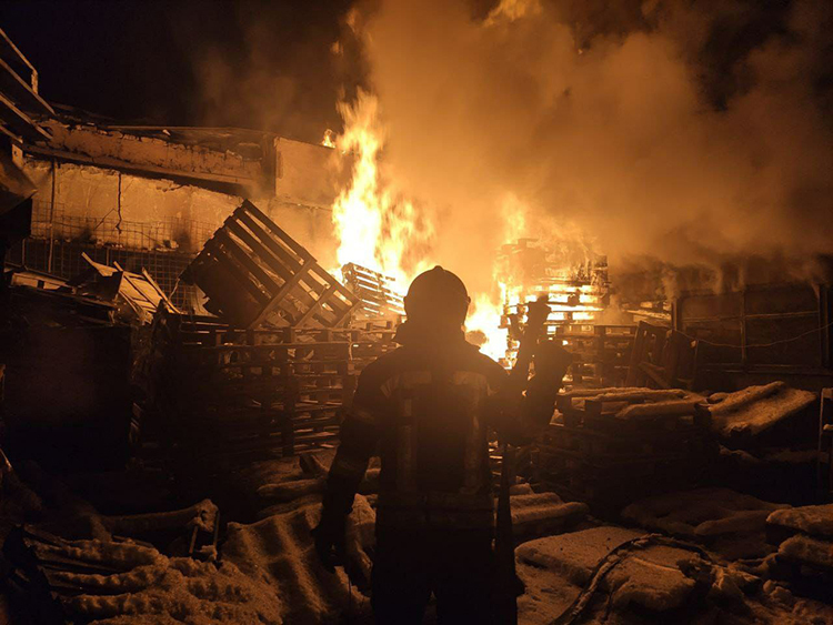 За добу окупанти зруйнували 12 житлових будинків на Луганщині За добу окупанти зруйнували 12 житлових будинків на Луганщині