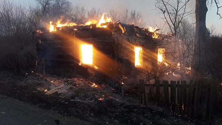 На Житомирщині внаслідок ворожого обстрілу знищені три будинки На Житомирщині внаслідок ворожого обстрілу знищені три будинки