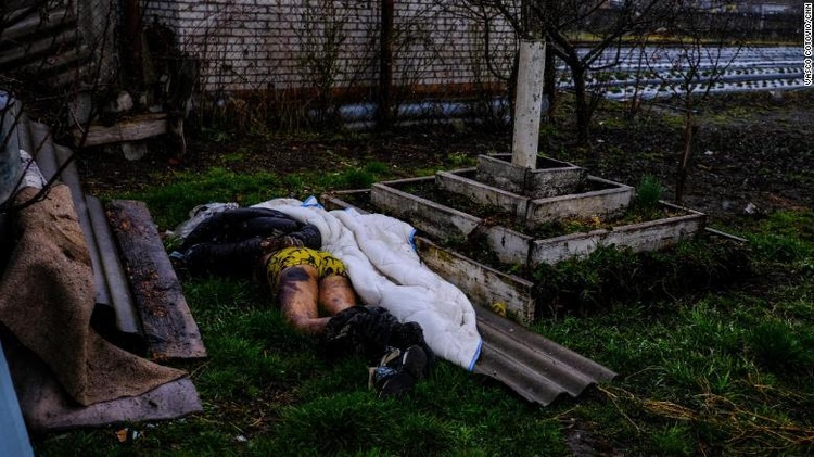Зруйновані багатоповерхівки і мертві тіла всюди – знімальна група CNN побувала в Бородянці Зруйновані багатоповерхівки і мертві тіла всюди – знімальна група CNN побувала в Бородянці