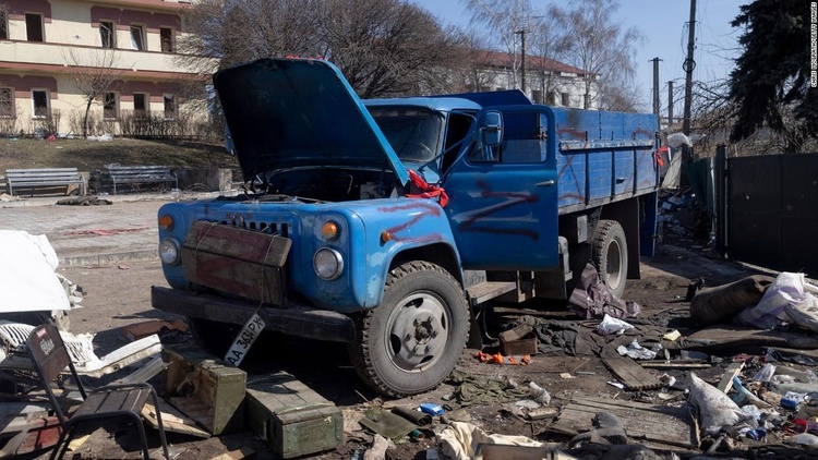 Експерти повідомили про одну з головних причин військових невдач росіян в Україні: вантажівки Експерти повідомили про одну з головних причин військових невдач росіян в Україні: вантажівки