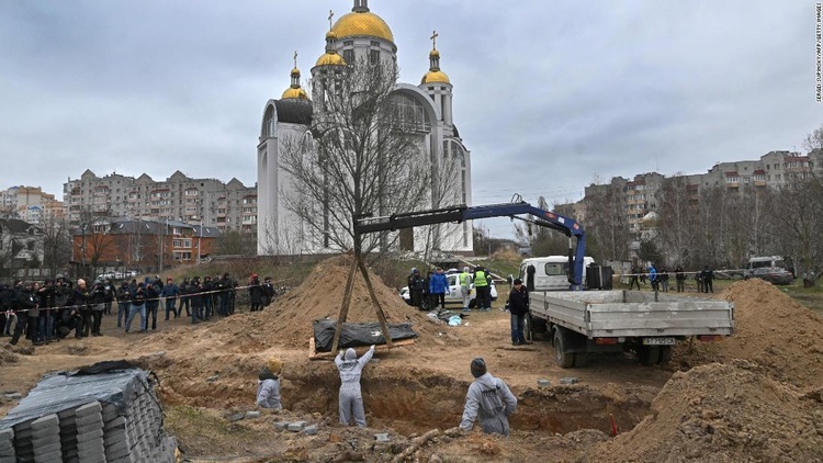 “Не має значення, скільки тіл ви побачите – ви ніколи не забудете жодного”: CNN фіксує злочини російських окупантів “Не має значення, скільки тіл ви побачите – ви ніколи не забудете жодного”: CNN фіксує злочини російських окупантів