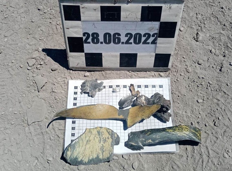 В “лнр” показали уламки ракети HIMARS, знайдені на місці удару по військовій частині В “лнр” показали уламки ракети HIMARS, знайдені на місці удару по військовій частині