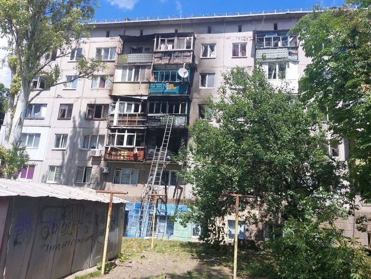 Россияне ударили по центру Краматорска авиационными ракетами, есть пострадавшие Россияне ударили по центру Краматорска авиационными ракетами, есть пострадавшие