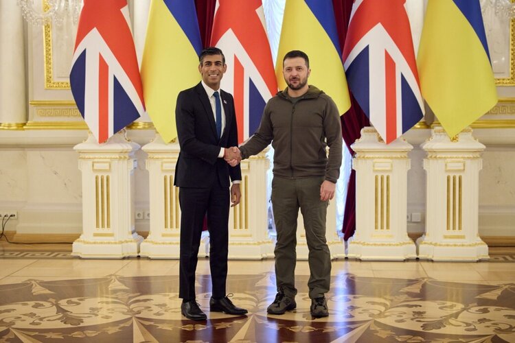 Британський прем'єр приїхав до Києва й анонсував пакет ППО для України на $60 млн Британський прем'єр приїхав до Києва й анонсував пакет ППО для України на $60 млн