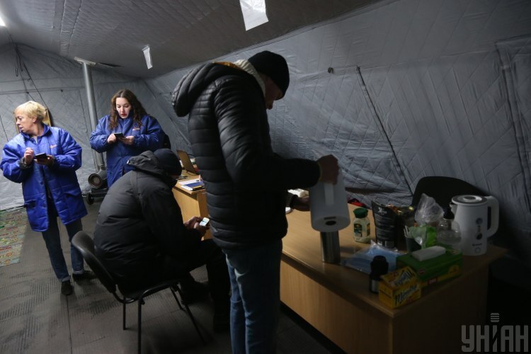 Не мішки тягати: що означають президентські претензії до «Пунктів незламності» у столиці Не мішки тягати: що означають президентські претензії до «Пунктів незламності» у столиці