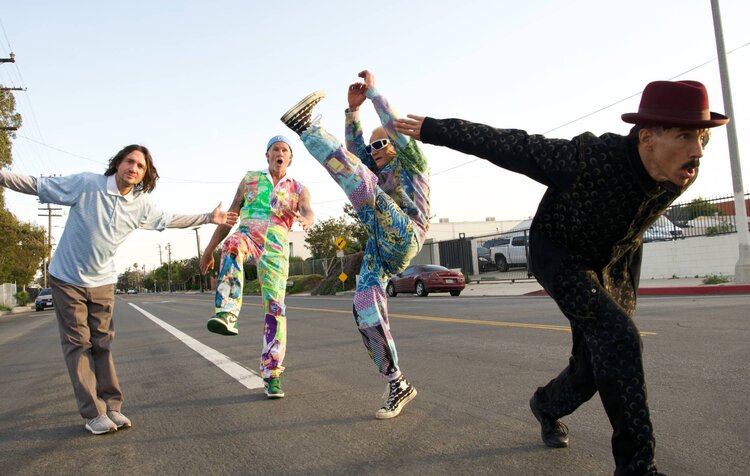 Чудова музична сімка: зрілі Red Hot Chili Peppers та епічний маніфест від Muse, дволикий Джек Вайт і повернення Джуліана Леннона, новаторство Бенджаміна Клементіна і не тільки Чудова музична сімка: зрілі Red Hot Chili Peppers та епічний маніфест від Muse, дволикий Джек Вайт і повернення Джуліана Леннона, новаторство Бенджаміна Клементіна і не тільки