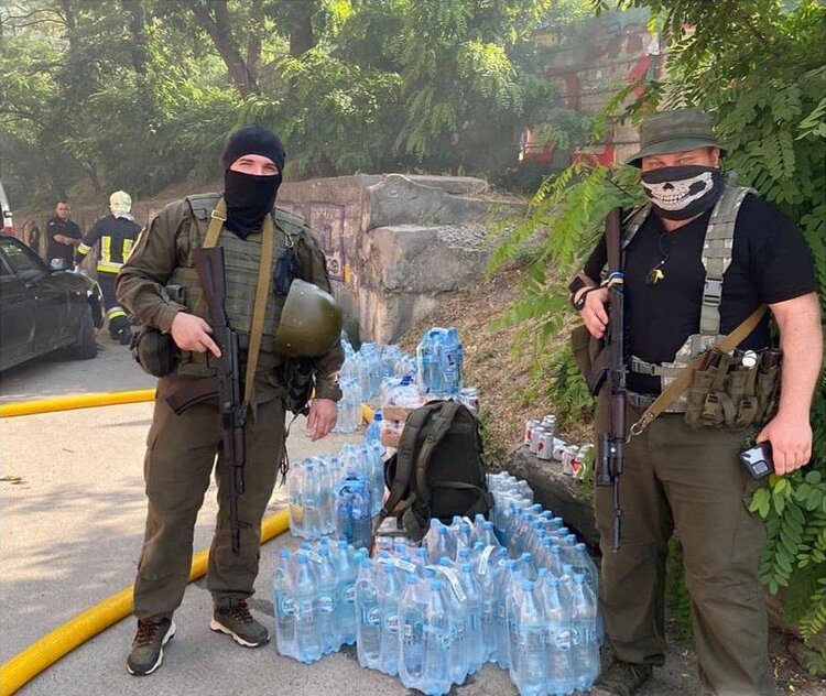 Від Києва до найгарячіших точок: Фонд «Миру і Добра» допомагає українцям від початку повномасштабного вторгнення Від Києва до найгарячіших точок: Фонд «Миру і Добра» допомагає українцям від початку повномасштабного вторгнення
