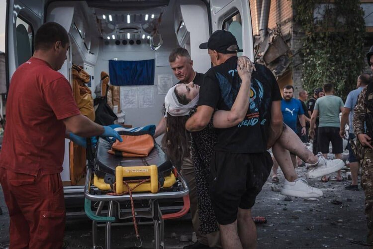 росіяни завдали ракетного удару по місту Покровськ і вбили щонайменше 5 людей росіяни завдали ракетного удару по місту Покровськ і вбили щонайменше 5 людей