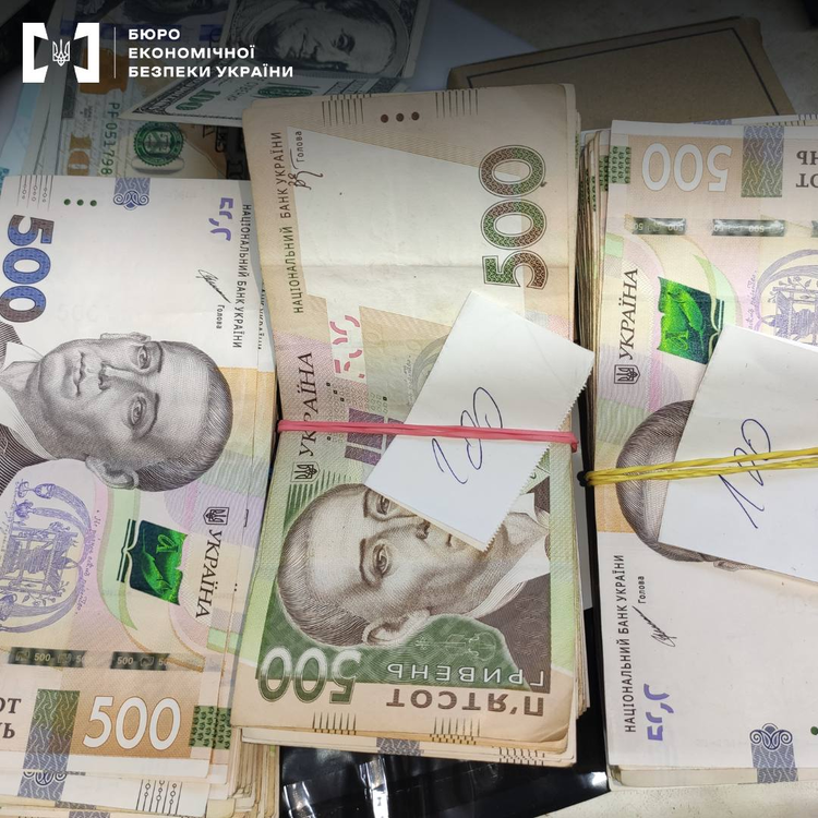 БЕБ викрило ділків, що незаконно збували тютюнову продукцію по всій Україні БЕБ викрило ділків, що незаконно збували тютюнову продукцію по всій Україні