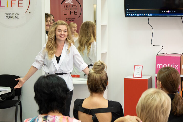 L’Oréal Україна запустила 7-й сезон загальноосвітньої програми «Краса для всіх» (Beauty for a Better Life) L’Oréal Україна запустила 7-й сезон загальноосвітньої програми «Краса для всіх» (Beauty for a Better Life)