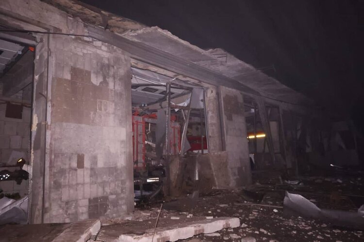 Ворог вночі вдарив по пожежній частині у м. Ізюм, що на Харківщині – Клименко Ворог вночі вдарив по пожежній частині у м. Ізюм, що на Харківщині – Клименко