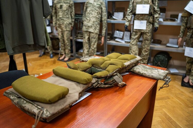 Міноборони затвердило другий зразок жіночого бронежилета Міноборони затвердило другий зразок жіночого бронежилета