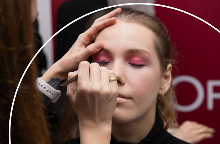 L’Oréal Україна анонсує набір учасниць на здобуття професій перукарки та візажистки L’Oréal Україна анонсує набір учасниць на здобуття професій перукарки та візажистки
