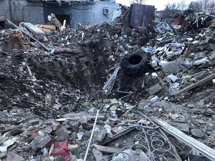 Уночі росіяни вдарили двома С-300 по готелю на Харківщині Уночі росіяни вдарили двома С-300 по готелю на Харківщині