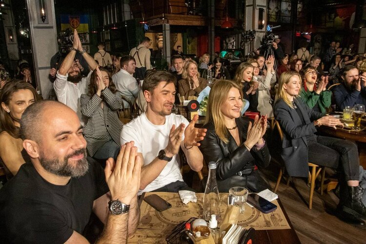 Організаторки Business Stand Up: «Ми відновили івенти, бо людям не вистачає ком’юніті і позитивних емоцій. І ми можемо збирати кошти, допомагати» Організаторки Business Stand Up: «Ми відновили івенти, бо людям не вистачає ком’юніті і позитивних емоцій. І ми можемо збирати кошти, допомагати»