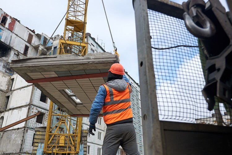 В Умані провели контроль багатоповерхівки, в яку торік влучила російська ракета В Умані провели контроль багатоповерхівки, в яку торік влучила російська ракета