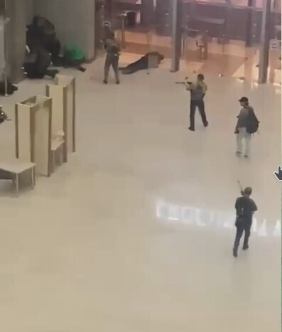 У московському «Крокус Сіті Холлі» почалася стрілянина і пожежа, повідомляється про поранених та загиблих (оновлюється) У московському «Крокус Сіті Холлі» почалася стрілянина і пожежа, повідомляється про поранених та загиблих (оновлюється)