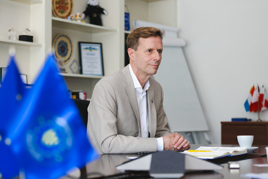 Голова Консультативної місії ЄС в Україні (EUAM Ukraine): «Показник відповідності українського законодавства законодавству Євросоюзу поки що технічно дорівнює 0%» Голова Консультативної місії ЄС в Україні (EUAM Ukraine): «Показник відповідності українського законодавства законодавству Євросоюзу поки що технічно дорівнює 0%»