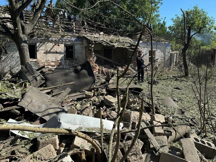 росіяни скинули авіабомбу на житловий квартал Селидового росіяни скинули авіабомбу на житловий квартал Селидового