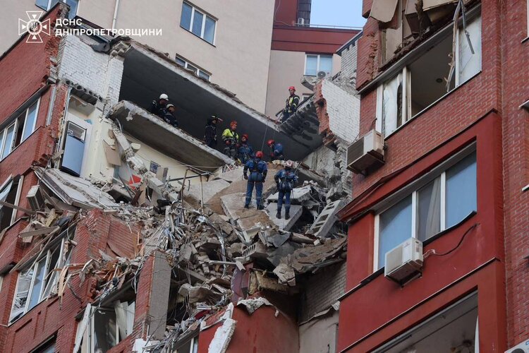 Ракетний удар по Дніпру: 5 людей вважають зниклими безвісти Ракетний удар по Дніпру: 5 людей вважають зниклими безвісти