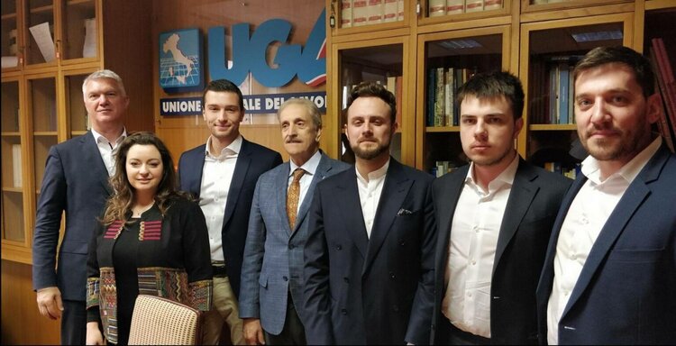 “Прекрасний політик проросійських поглядів”: розслідування виявило зв’язки глави партії Ле Пен з російським олігархом Малофєєвим “Прекрасний політик проросійських поглядів”: розслідування виявило зв’язки глави партії Ле Пен з російським олігархом Малофєєвим