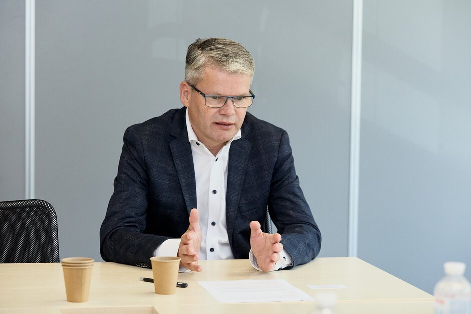 Керівник Антикорупційної ініціативи Європейського Союзу (EUACI): «МОЗ показав хороші результати у виконанні Державної антикорупційної програми. На жаль, Міноборони не має таких успіхів» Керівник Антикорупційної ініціативи Європейського Союзу (EUACI): «МОЗ показав хороші результати у виконанні Державної антикорупційної програми. На жаль, Міноборони не має таких успіхів»