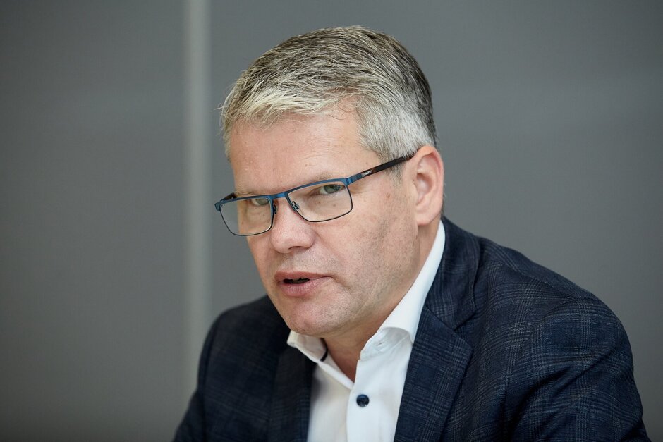 Керівник Антикорупційної ініціативи Європейського Союзу (EUACI): «МОЗ показав хороші результати у виконанні Державної антикорупційної програми. На жаль, Міноборони не має таких успіхів» Керівник Антикорупційної ініціативи Європейського Союзу (EUACI): «МОЗ показав хороші результати у виконанні Державної антикорупційної програми. На жаль, Міноборони не має таких успіхів»