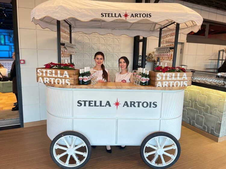 Бренд Stella Artois відзначив кінороботу молодого українського кінорежисера унікальною нагородою “Stella Award” Бренд Stella Artois відзначив кінороботу молодого українського кінорежисера унікальною нагородою “Stella Award”