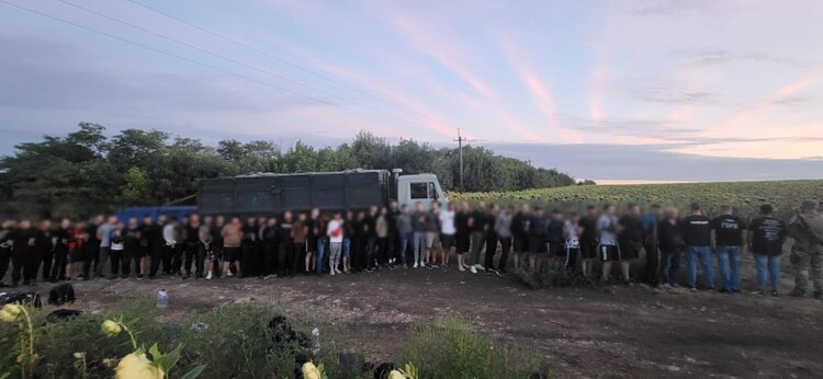 Прикордонники затримали КАМАЗ «під верх забитий» чоловіками – ДПСУ Прикордонники затримали КАМАЗ «під верх забитий» чоловіками – ДПСУ