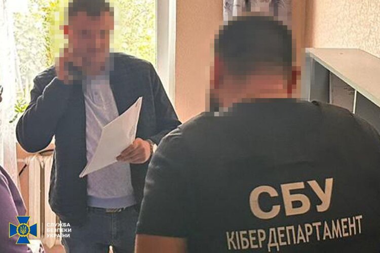 СБУ підозрює керівництво проєктного інституту у відновленні НПЗ рф після українських атак СБУ підозрює керівництво проєктного інституту у відновленні НПЗ рф після українських атак