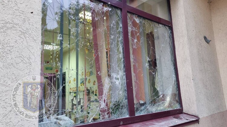 Нічна атака БпЛА на Київ: є влучання у багатоповерхівку та дитсадок Нічна атака БпЛА на Київ: є влучання у багатоповерхівку та дитсадок