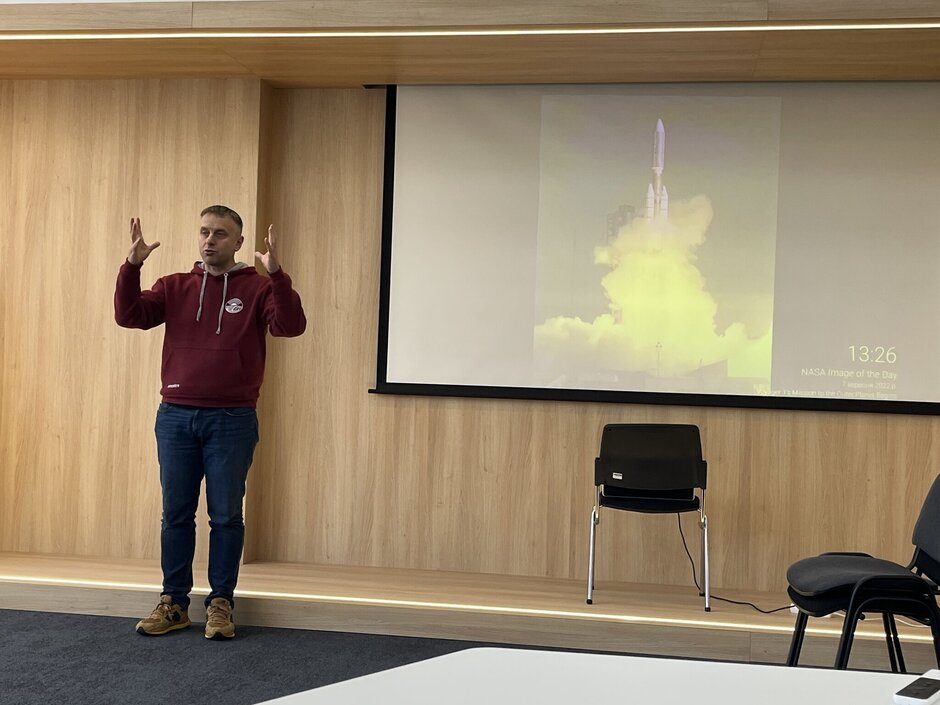 Засновник компанії Atmosfera: «Для якісного стрибка в бізнесі варто залучати сторонніх фахівців із новими поглядами» Засновник компанії Atmosfera: «Для якісного стрибка в бізнесі варто залучати сторонніх фахівців із новими поглядами»