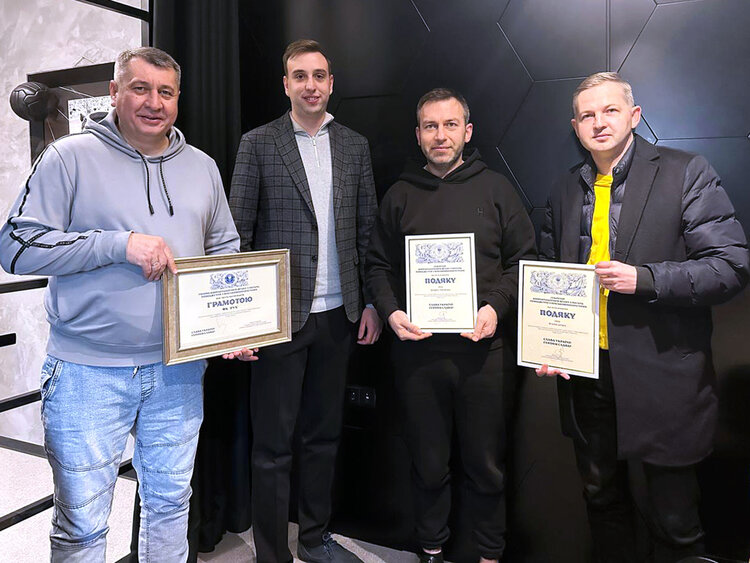 ФК «Рух» і Григорій Козловський отримали подяку від Кирила Буданова за підтримку дітей війни ФК «Рух» і Григорій Козловський отримали подяку від Кирила Буданова за підтримку дітей війни