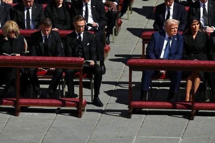 Католицька спільнота обурилася через публікацію Трампом себе в образі папи Римського Католицька спільнота обурилася через публікацію Трампом себе в образі папи Римського