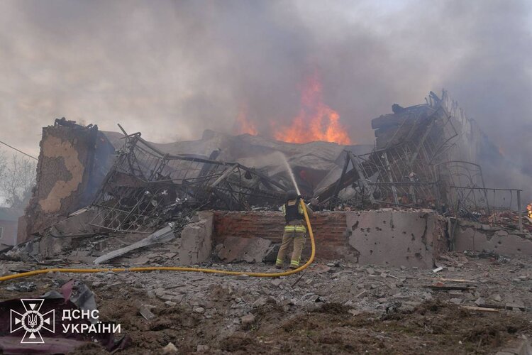 росіяни вдарили балістикою по передмістю Сум: загинуло троє людей (оновлено) росіяни вдарили балістикою по передмістю Сум: загинуло троє людей (оновлено)