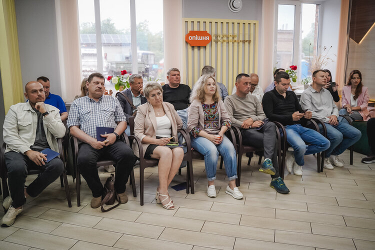 Як працювати з молоддю під час війни: Опішнянська громада поділилася досвідом з громадами Полтавщини Як працювати з молоддю під час війни: Опішнянська громада поділилася досвідом з громадами Полтавщини