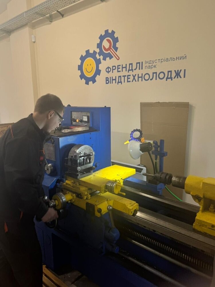 На Закарпатті бізнес дбає про майбутні кадри: як «Френдлі Вінд Технолоджі» змінює профтехосвіту На Закарпатті бізнес дбає про майбутні кадри: як «Френдлі Вінд Технолоджі» змінює профтехосвіту