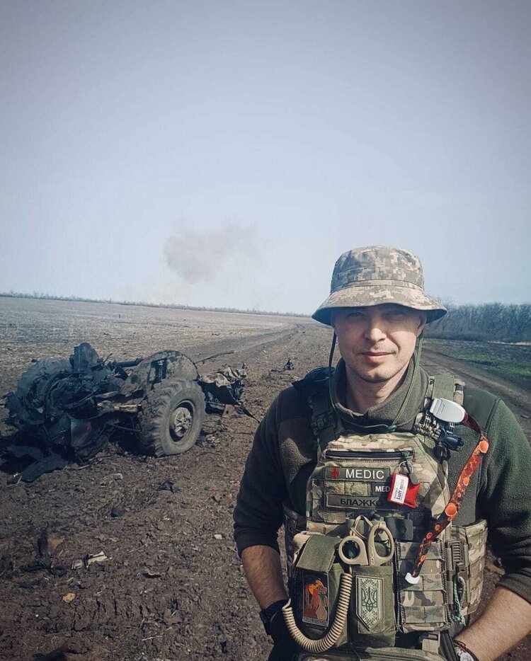 Військовий хірург 59-ї бригади: «Наклали чотири турнікети. Все в крові. Працювали максимально швидко» Військовий хірург 59-ї бригади: «Наклали чотири турнікети. Все в крові. Працювали максимально швидко»