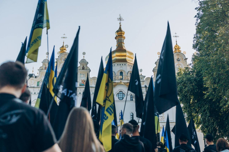 «Тінь» на вулицях міст: молодь вшановує розвідників та запрошує до спільноти «Тінь» на вулицях міст: молодь вшановує розвідників та запрошує до спільноти