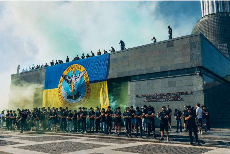 «Тінь» на вулицях міст: молодь вшановує розвідників та запрошує до спільноти «Тінь» на вулицях міст: молодь вшановує розвідників та запрошує до спільноти