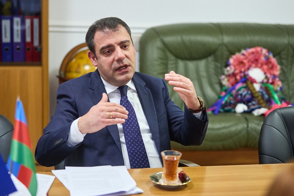 Посол Азербайджана в Украине: «Азербайджанский бизнес планирует запустить полный цикл титанового производства на базе ОГХК» Посол Азербайджана в Украине: «Азербайджанский бизнес планирует запустить полный цикл титанового производства на базе ОГХК»