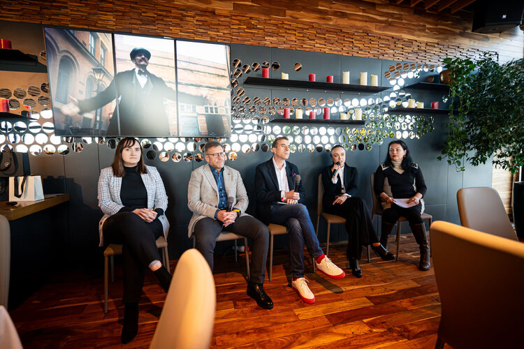 У Києві відбувся бізнес-бранч «Бізнес. Інвестиції. Лідерство. Майбутнє України» У Києві відбувся бізнес-бранч «Бізнес. Інвестиції. Лідерство. Майбутнє України»