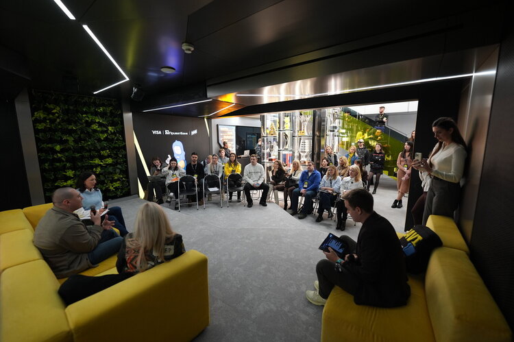 ПриватБанк в ко-партнерстві з Visa та за участю і амбасадорства NAVI запустили першу в Україні геймерську фінансову екосистему ПриватБанк в ко-партнерстві з Visa та за участю і амбасадорства NAVI запустили першу в Україні геймерську фінансову екосистему