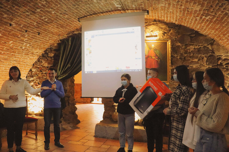 У громадах Закарпаття реалізовується ініціатива «Волонтер – це я» У громадах Закарпаття реалізовується ініціатива «Волонтер – це я»