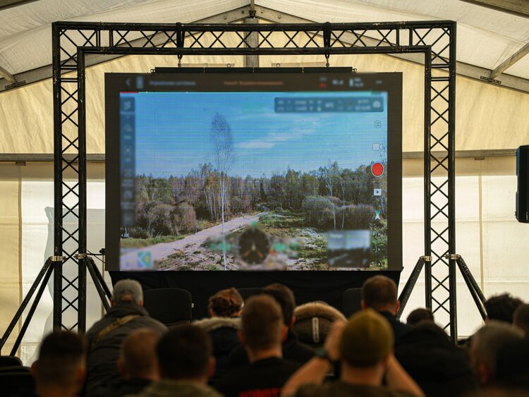 Від провального прототипу до першого у світі робота-вбивці російської бронетехніки: як DevDroid завдяки НРК змінює майбутнє поле бою Від провального прототипу до першого у світі робота-вбивці російської бронетехніки: як DevDroid завдяки НРК змінює майбутнє поле бою