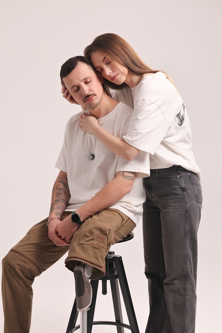 Ptashka та «АЗОВ.Супровід» представили благодійну прикрасу на підтримку реабілітації бійців, звільнених з полону Ptashka та «АЗОВ.Супровід» представили благодійну прикрасу на підтримку реабілітації бійців, звільнених з полону